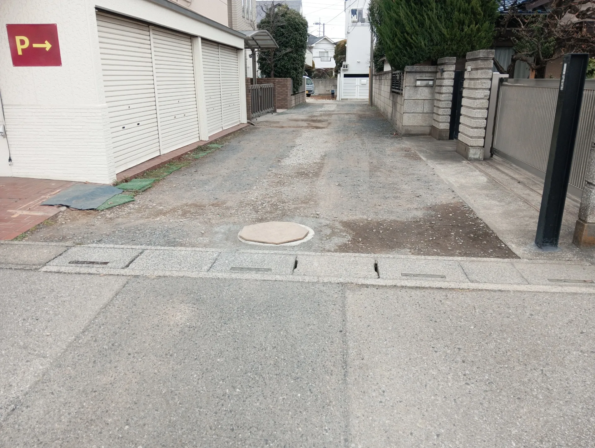 砂利の私道をアスファルトに